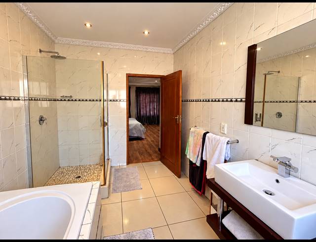 4 BEDROOM HOUSE FOR SALE IN VANDERBIJLPARK SE 7
